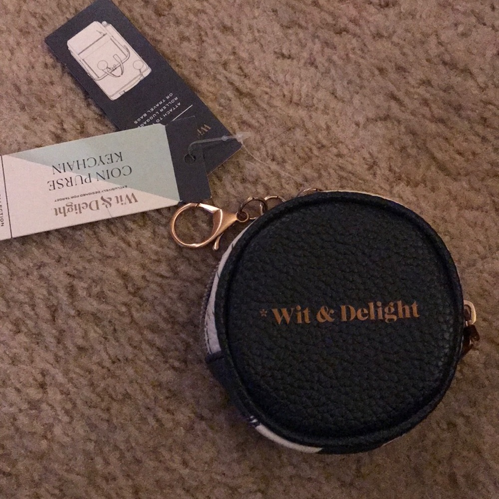 Wit & Delight Coin Purse/ Headphone Holder